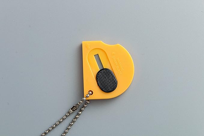 6 pack Mini Portable Utility Office Keychain with auto Retractable Blade Pocket Knives Letter Opener Small Box Cutter (MIX COLOUR 6PCS)